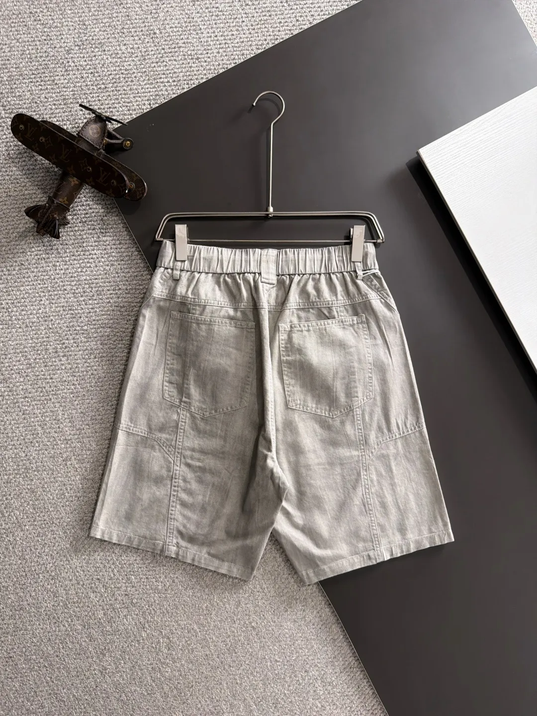 Next day shipment P160 Premium Balenciaga 2026 Spring/Summer New Arrival elastic band casual shorts, counter-customized fabrics Breathable, high comfort, impeccable details, brand element design concept, reflecting high quality. It feels delicate and soft! It presents a casual cut and the upper body shape is great! Sizes:S-3XL